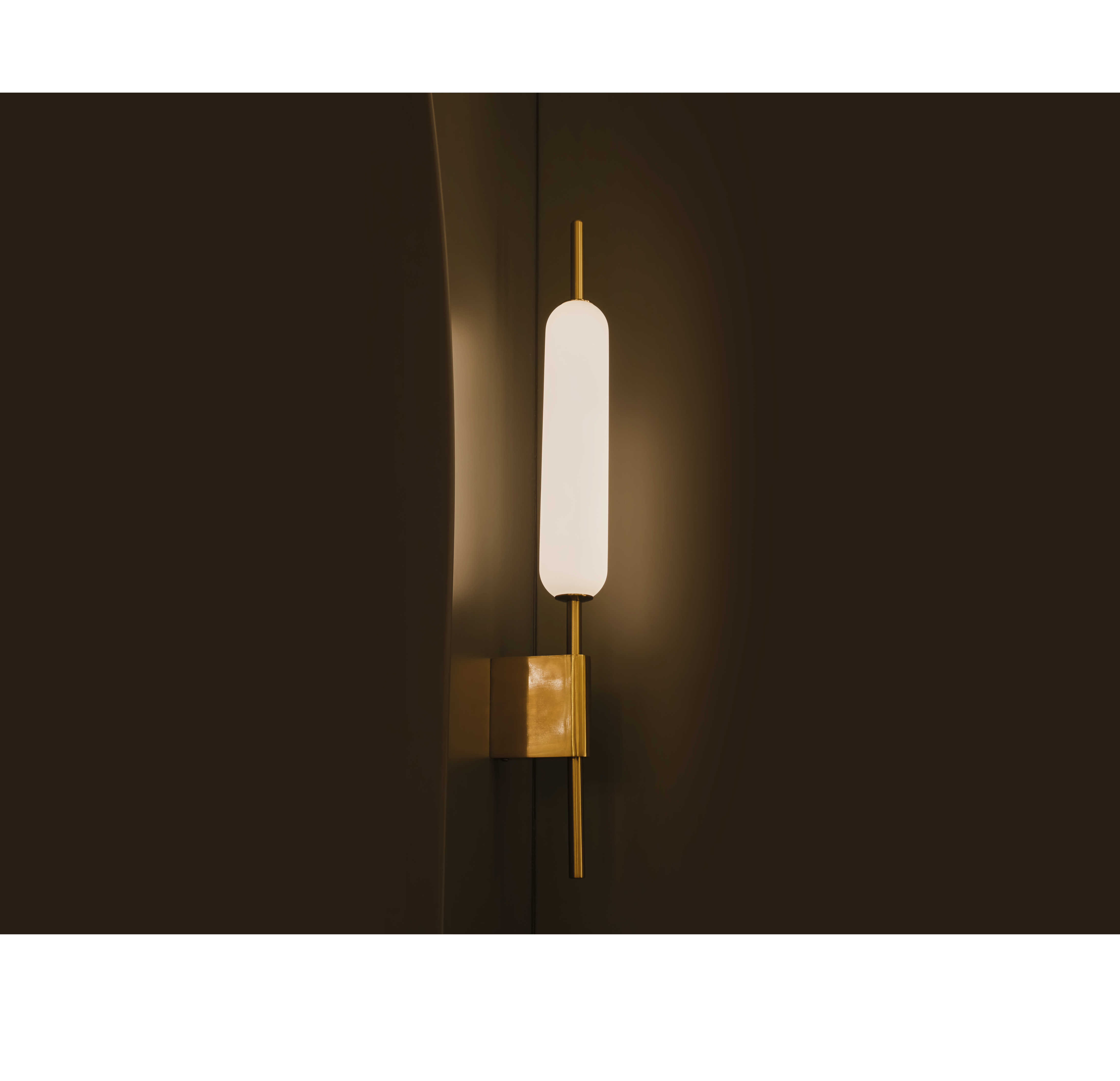 Soli- Wall Lamp Brushed Brass